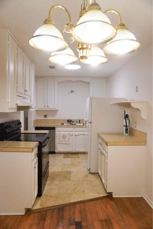 8539 Longwood View Ave - Photo 6 of 11