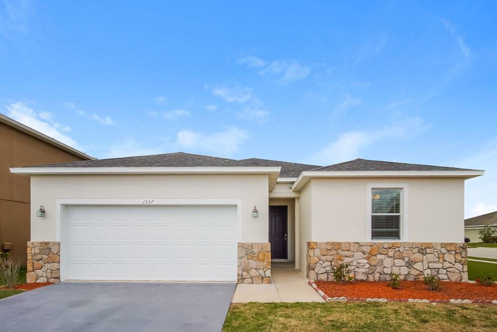 1557 Regent Ct