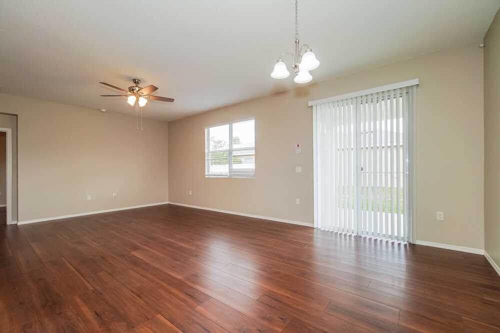 1557 Regent Ct - Photo 6 of 19