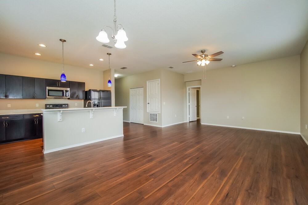 1557 Regent Ct - Photo 7 of 19