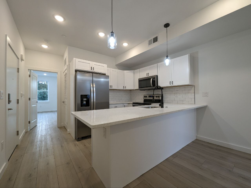 147 N Gross St #4 - Photo 2 of 9