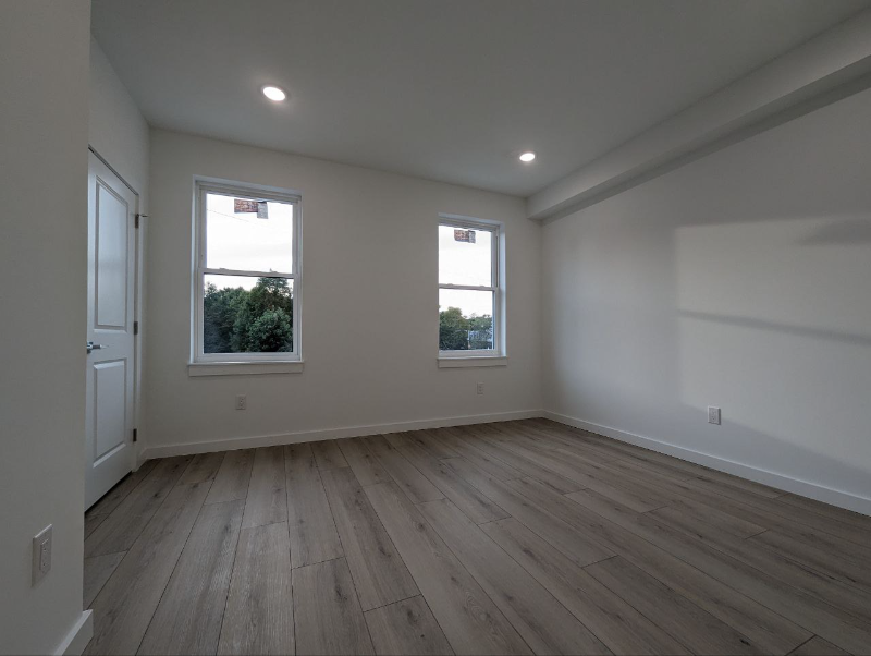 147 N Gross St #4 - Photo 3 of 9
