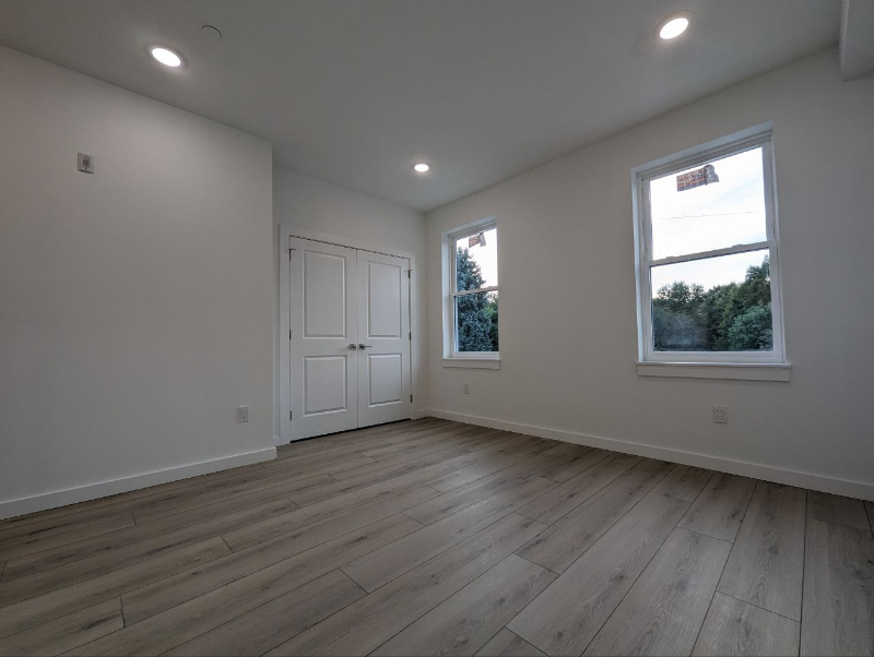 147 N Gross St #4 - Photo 4 of 9