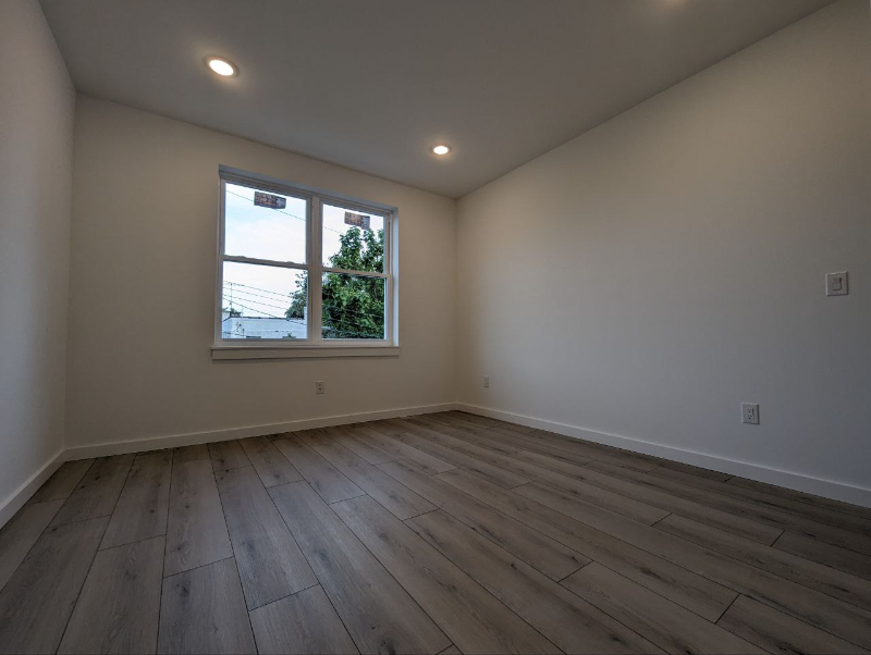147 N Gross St #4 - Photo 7 of 9