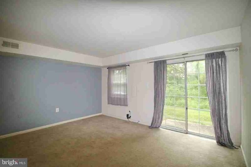 38 Barclay Ct - Photo 4 of 12