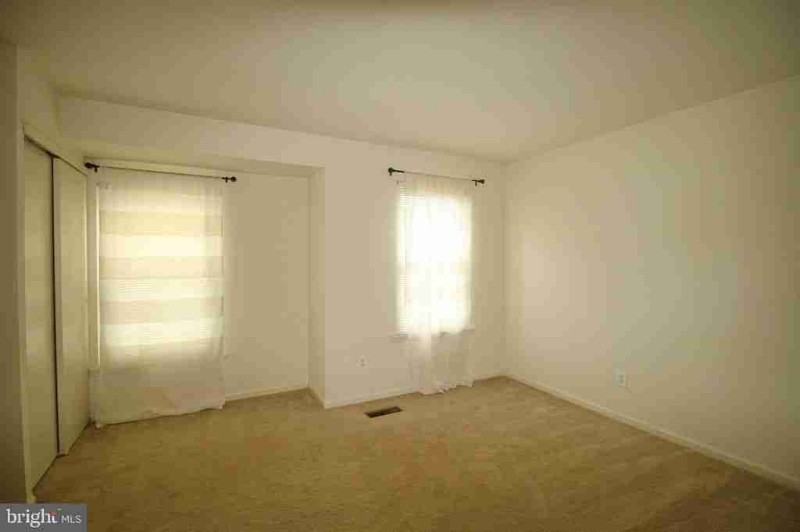 38 Barclay Ct - Photo 7 of 12