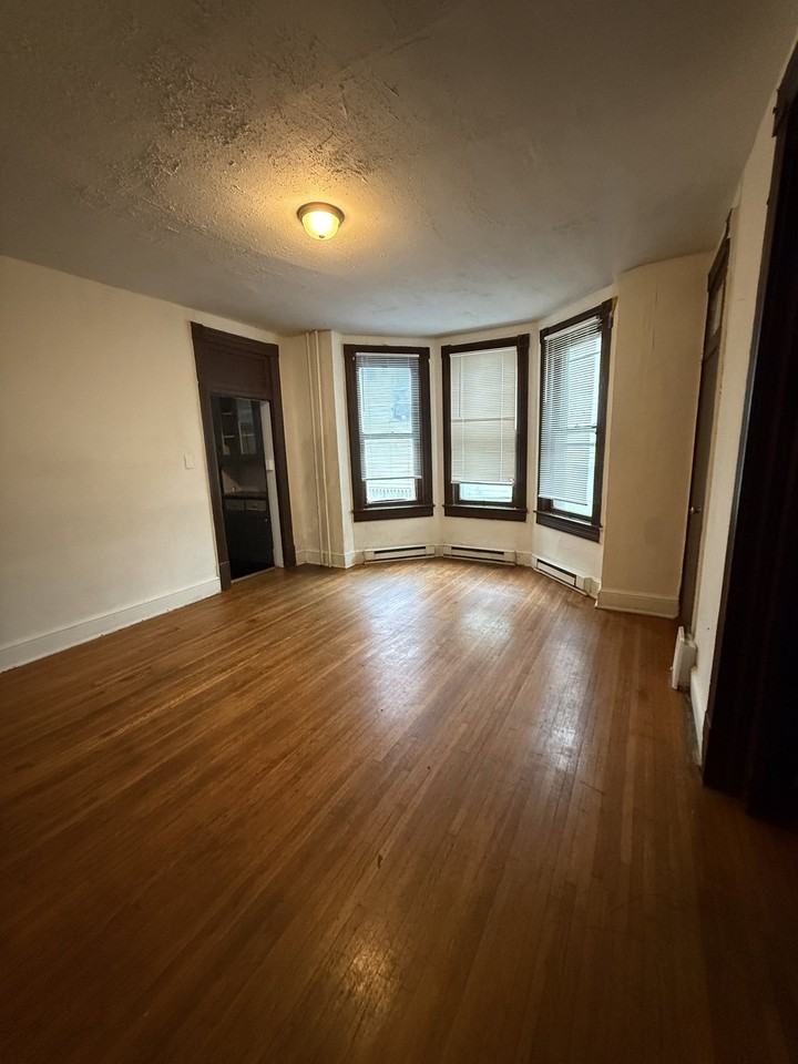 806 W King St #A - Photo 3 of 10