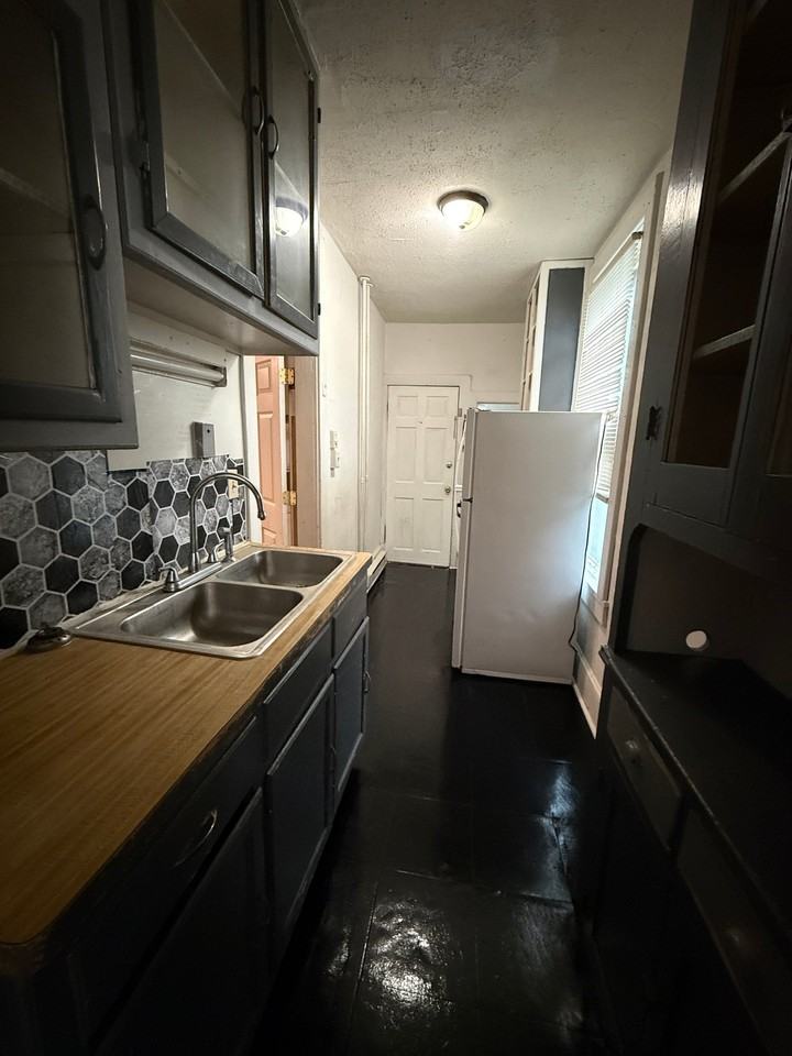 806 W King St #A - Photo 7 of 10
