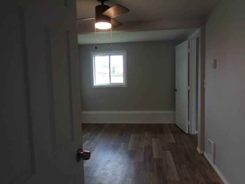6719 47th Ave Ne #B - Photo 3 of 12