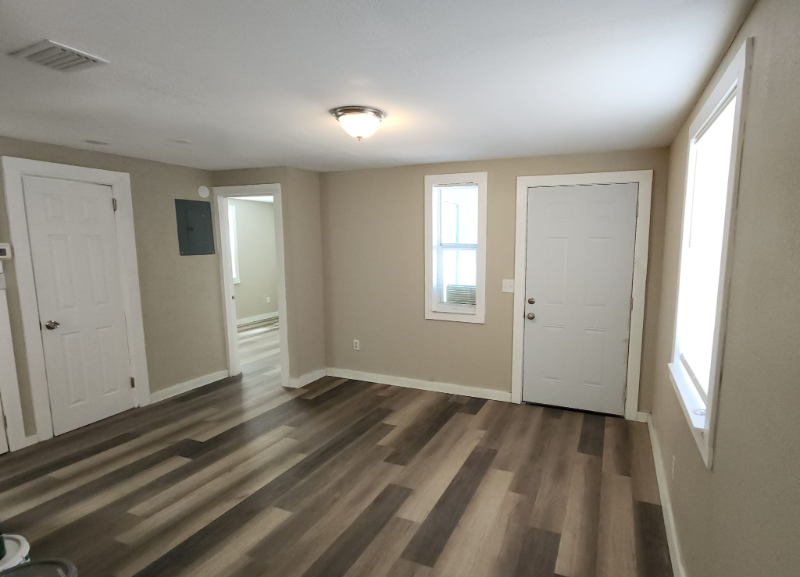 1033 Franklin St - Photo 2 of 12