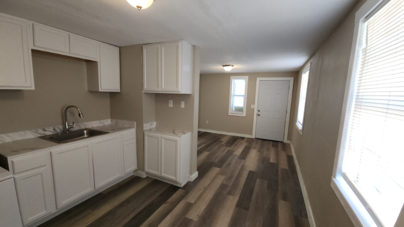 1033 Franklin St - Photo 4 of 12