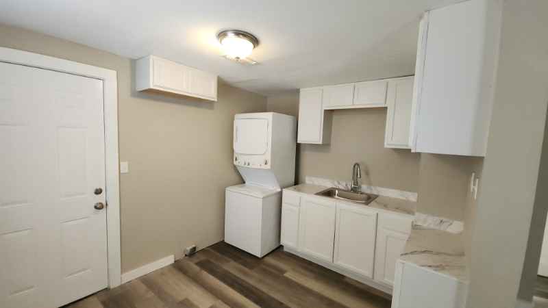 1033 Franklin St - Photo 5 of 12