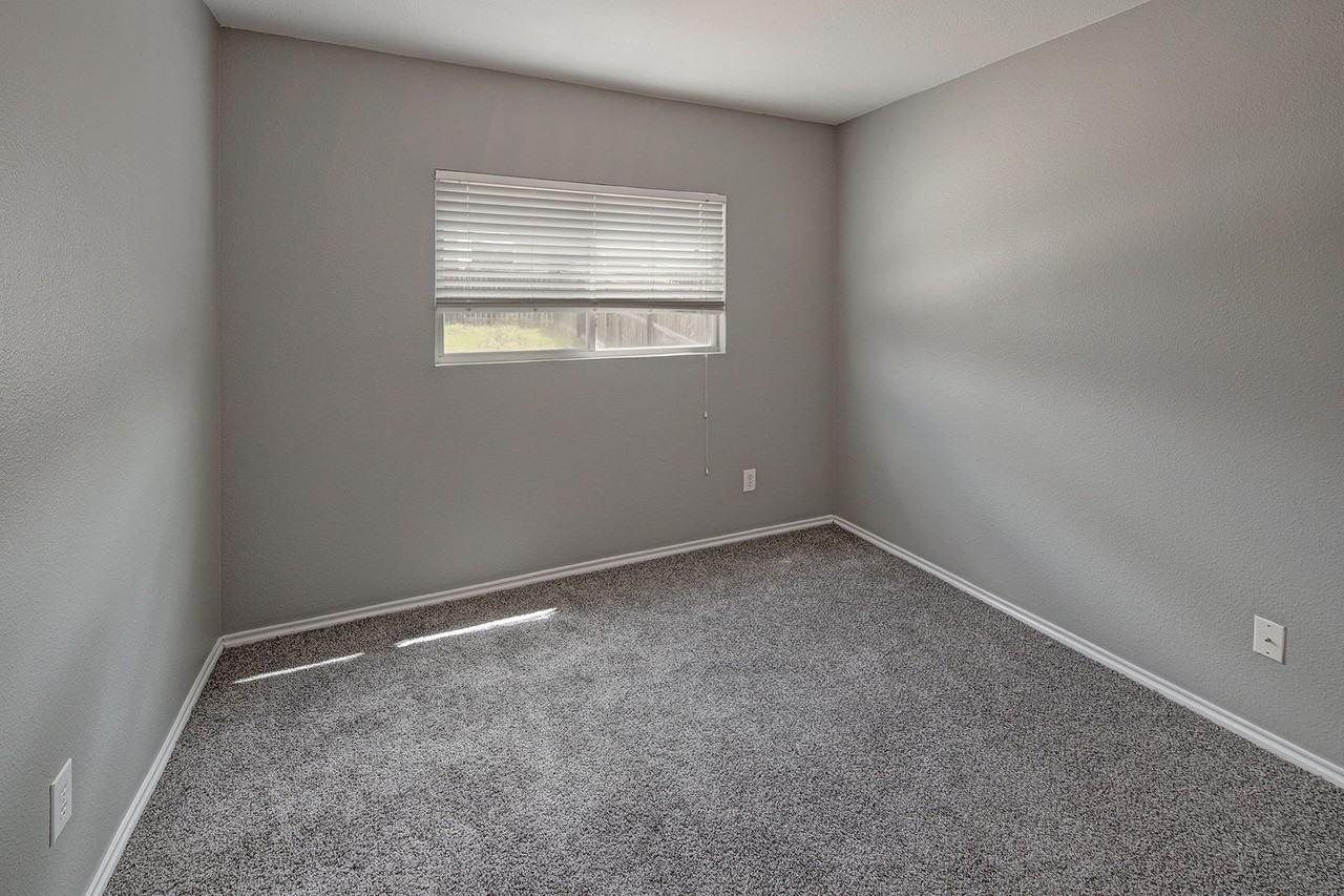 3515 Alamo Grns - Photo 3 of 20