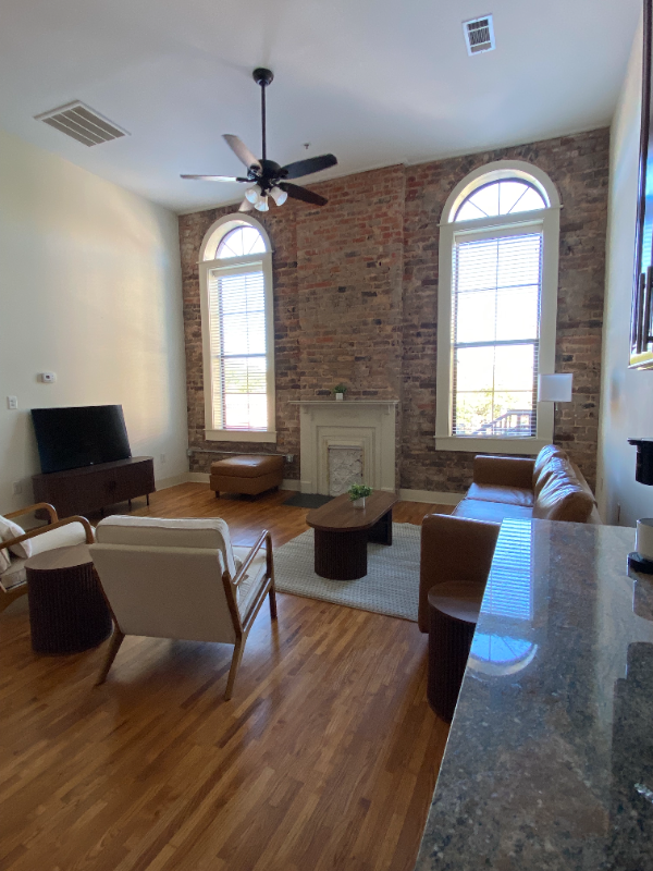 605/607 E Commerce St #102 - Photo 5 of 13