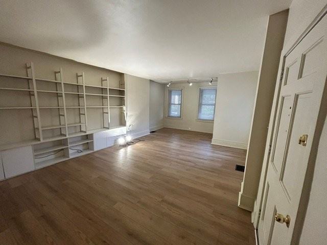 231 W 14th St #1 - Photo 3 of 20