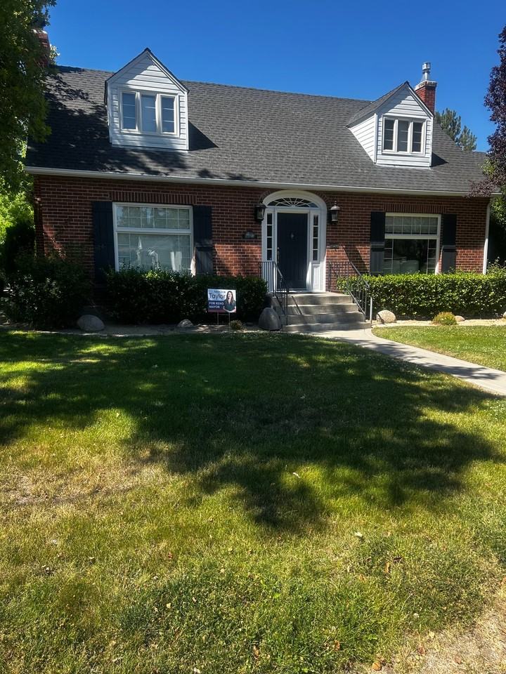 1190 Manor Dr