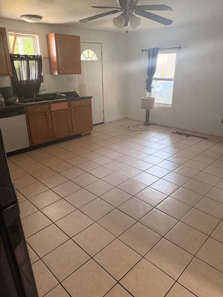 926 Norwood St - Photo 4 of 18