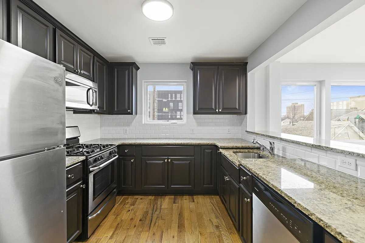 42 Norfolk St #013 - Photo 4 of 15