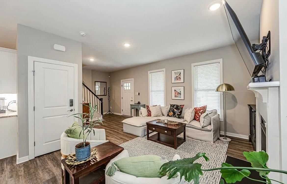 421 Pagebrook Dr - Photo 4 of 16