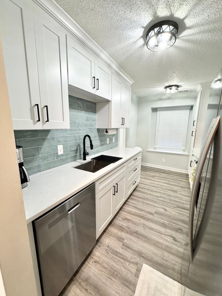 3675 Sylvan Ln - Photo 3 of 15