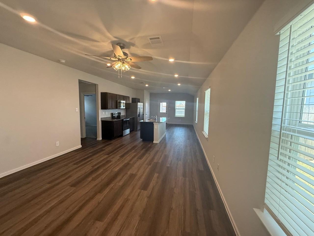 305 Randall Pl - Photo 4 of 18