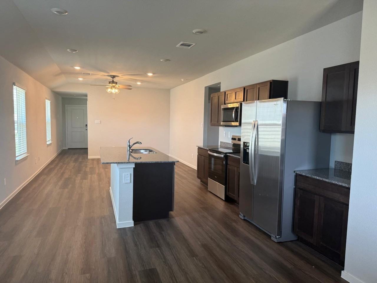 305 Randall Pl - Photo 5 of 18