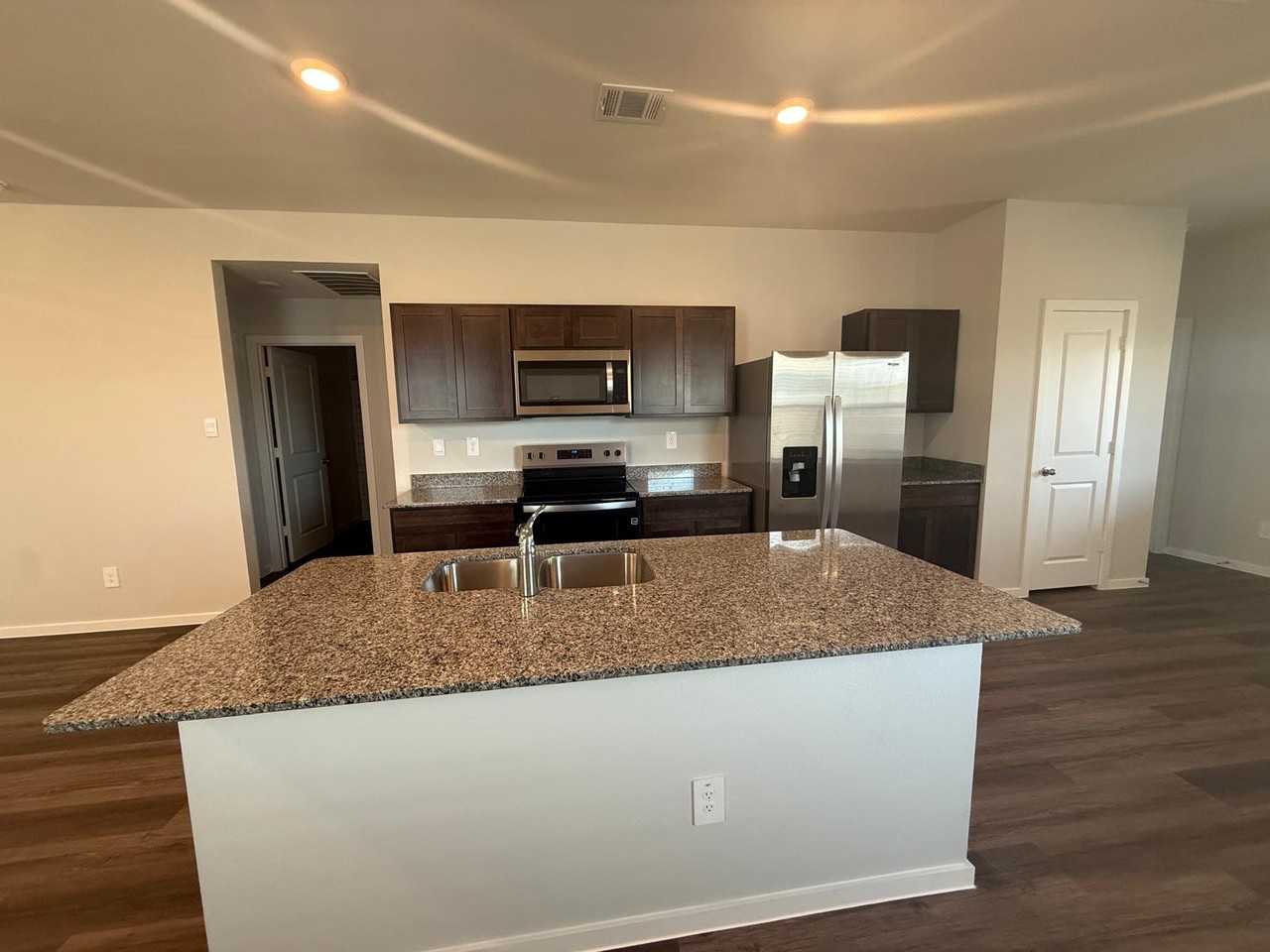 305 Randall Pl - Photo 6 of 18