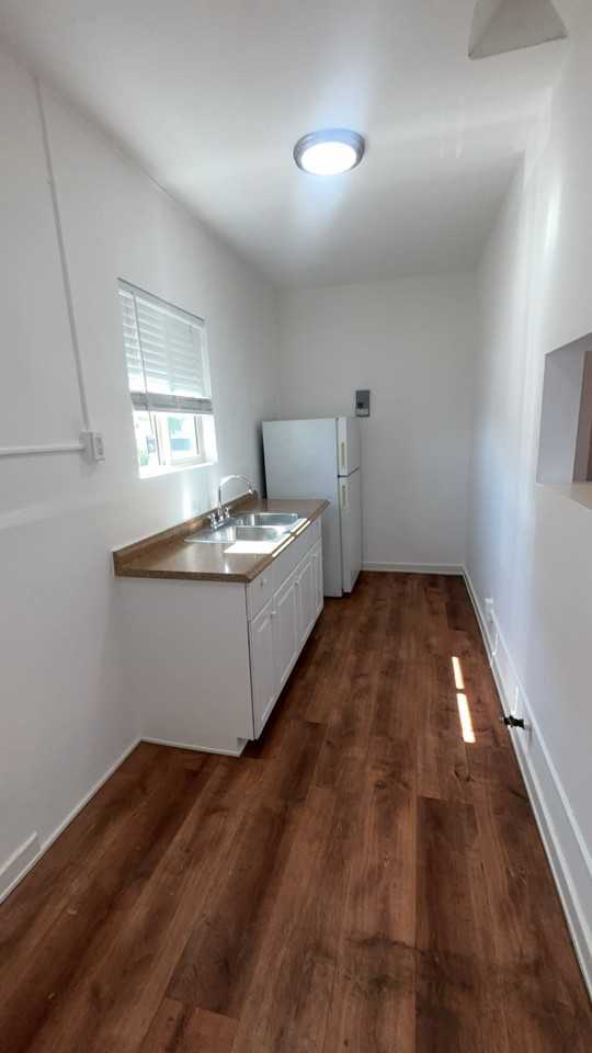 4537 Fountain Ave #201 - Photo 6 of 10