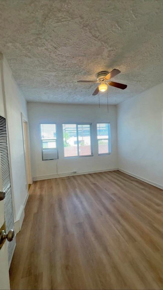 4537 Fountain Ave #201 - Photo 7 of 10