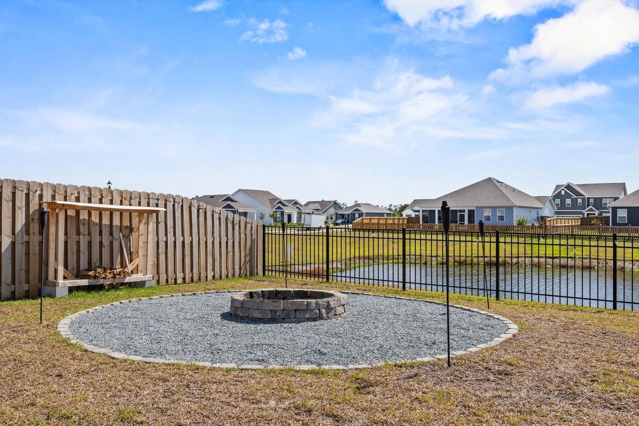 93 Whalebone Ave - Photo 6 of 40