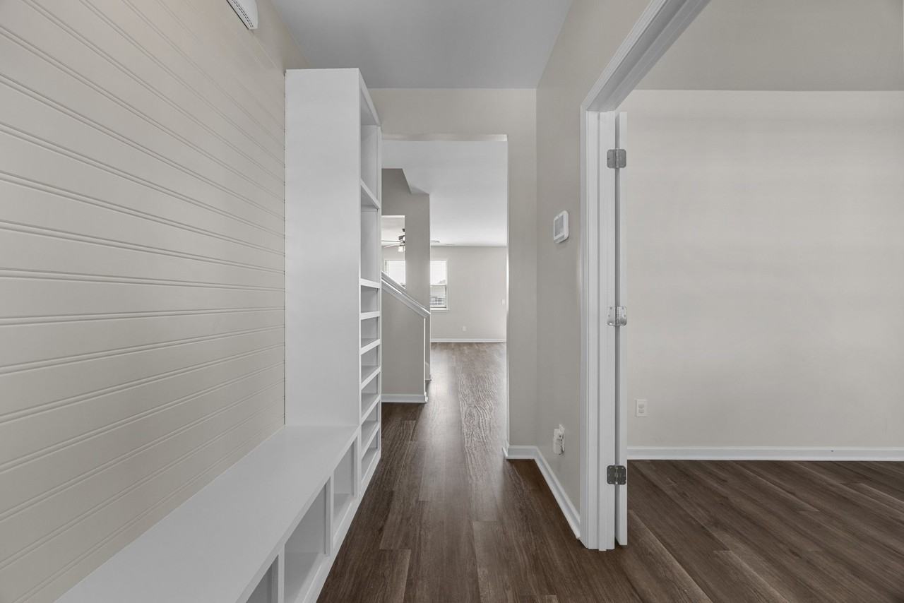 93 Whalebone Ave - Photo 7 of 40