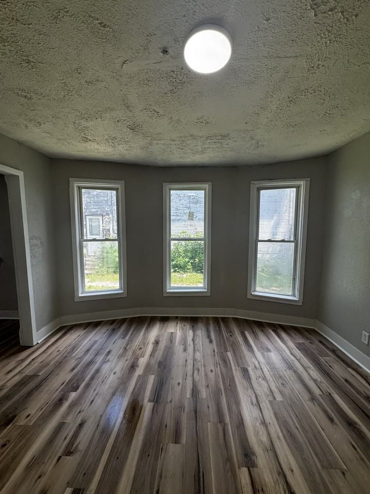 121 E Brown Ave