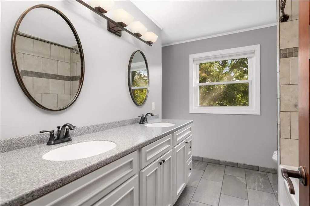 6351 Brighton Ave Se - Photo 4 of 12