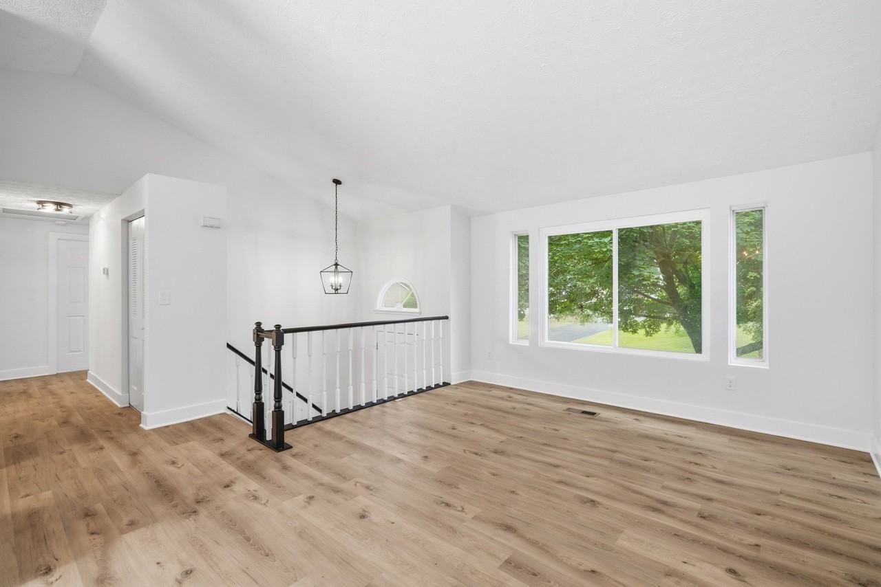 202 Leslie Ct - Photo 2 of 20