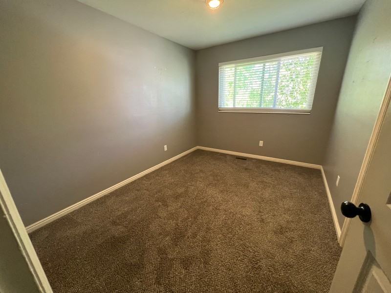 1637 W Springwater Dr - Photo 2 of 4