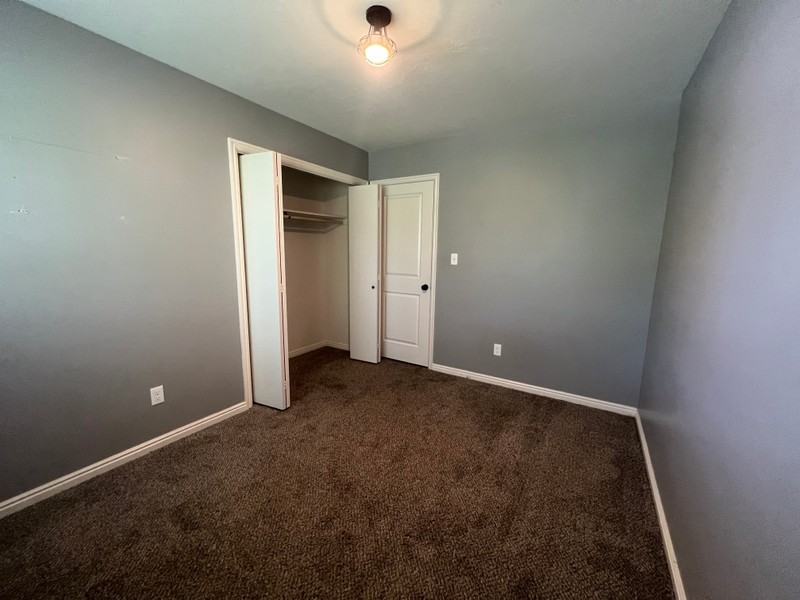 1637 W Springwater Dr - Photo 3 of 4