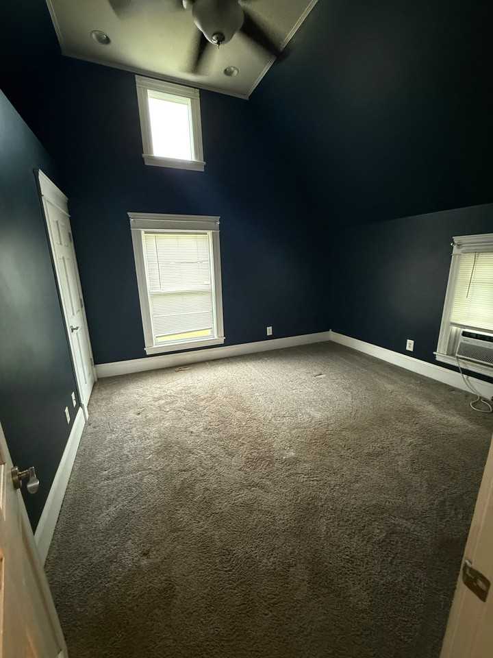 409 Douglas St - Photo 5 of 12
