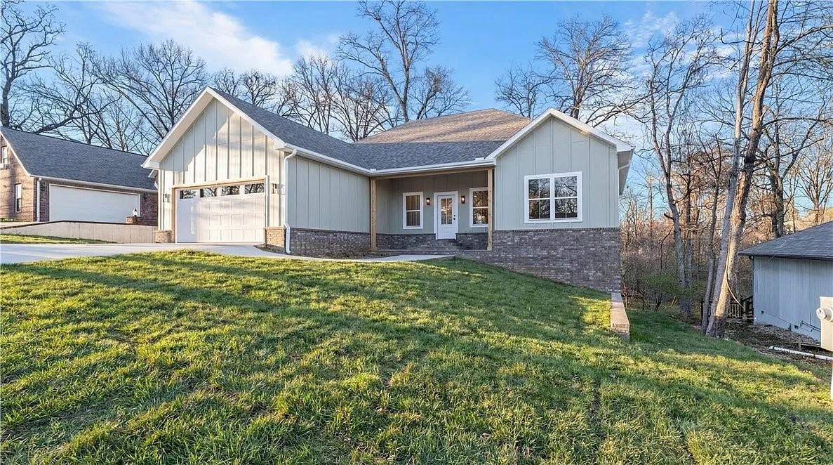 5 Burnham Dr - Photo 2 of 19