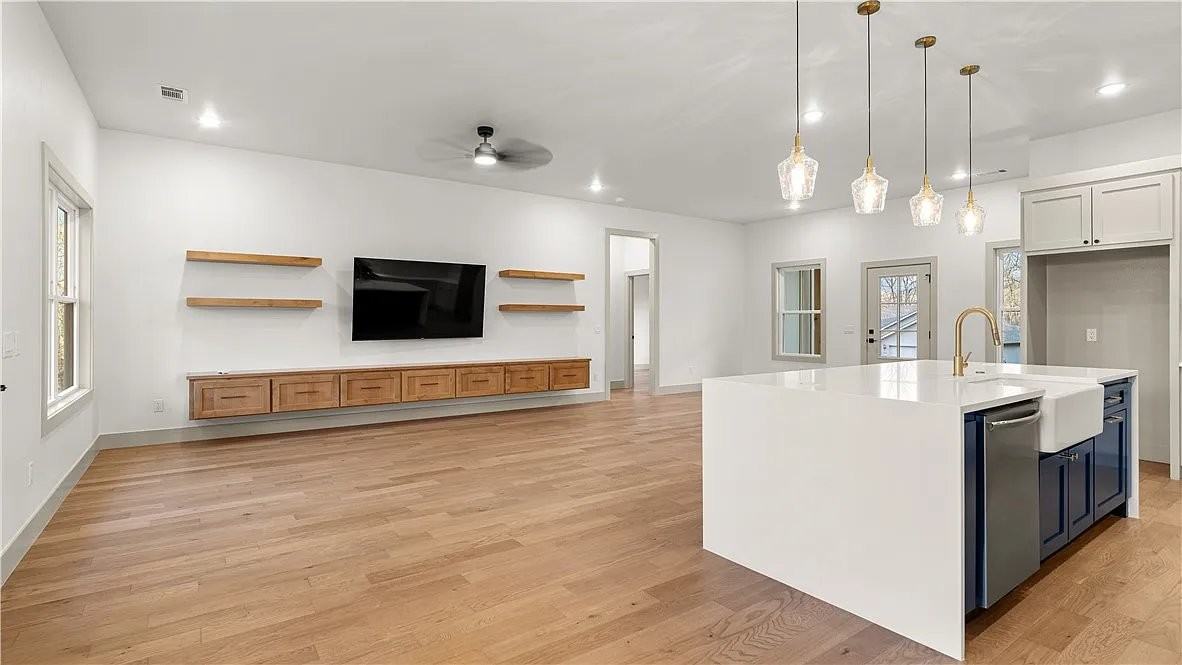 5 Burnham Dr - Photo 6 of 19