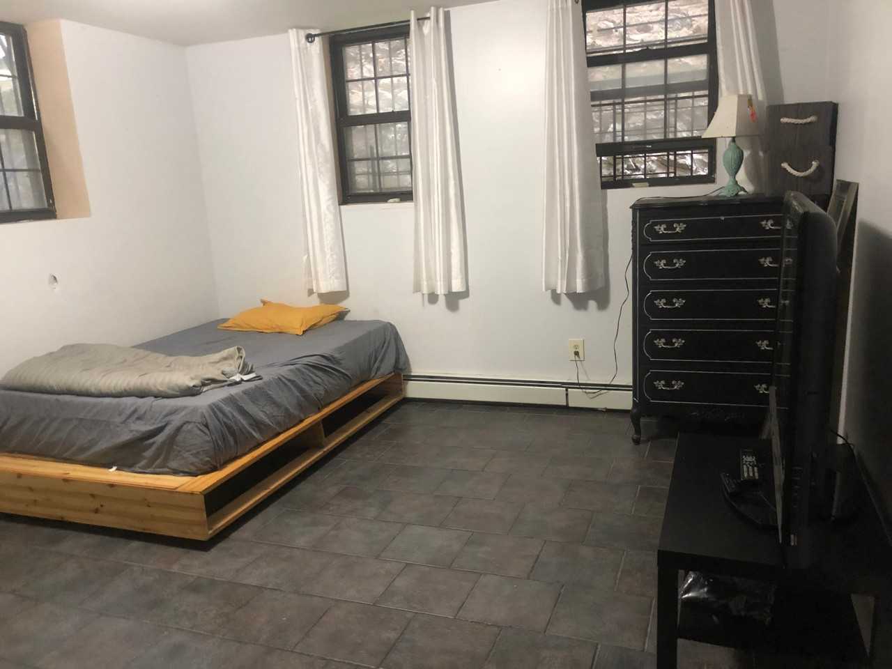 558 Lafayette Ave #1R - Photo 4 of 19