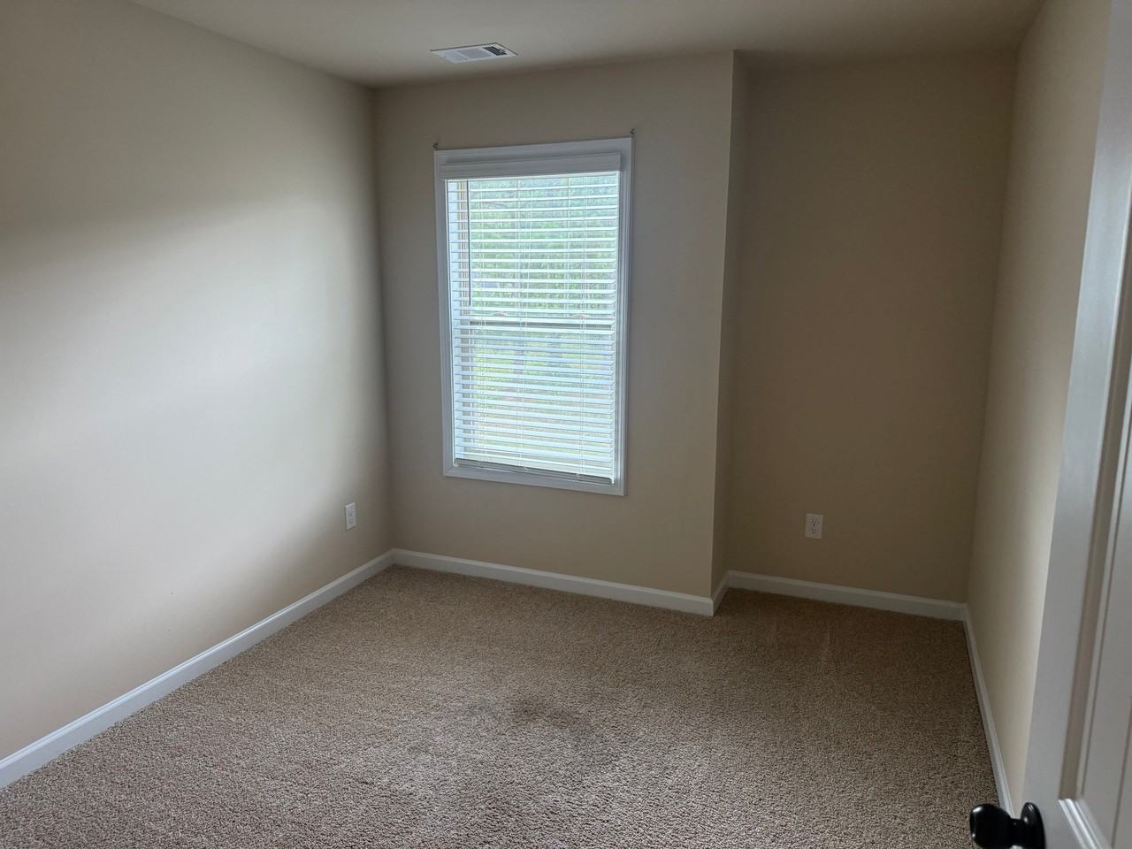 213 Camellia Ct - Photo 3 of 8