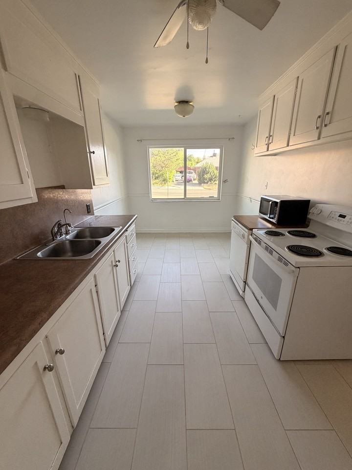 2695 S Melbourne St - Photo 6 of 10