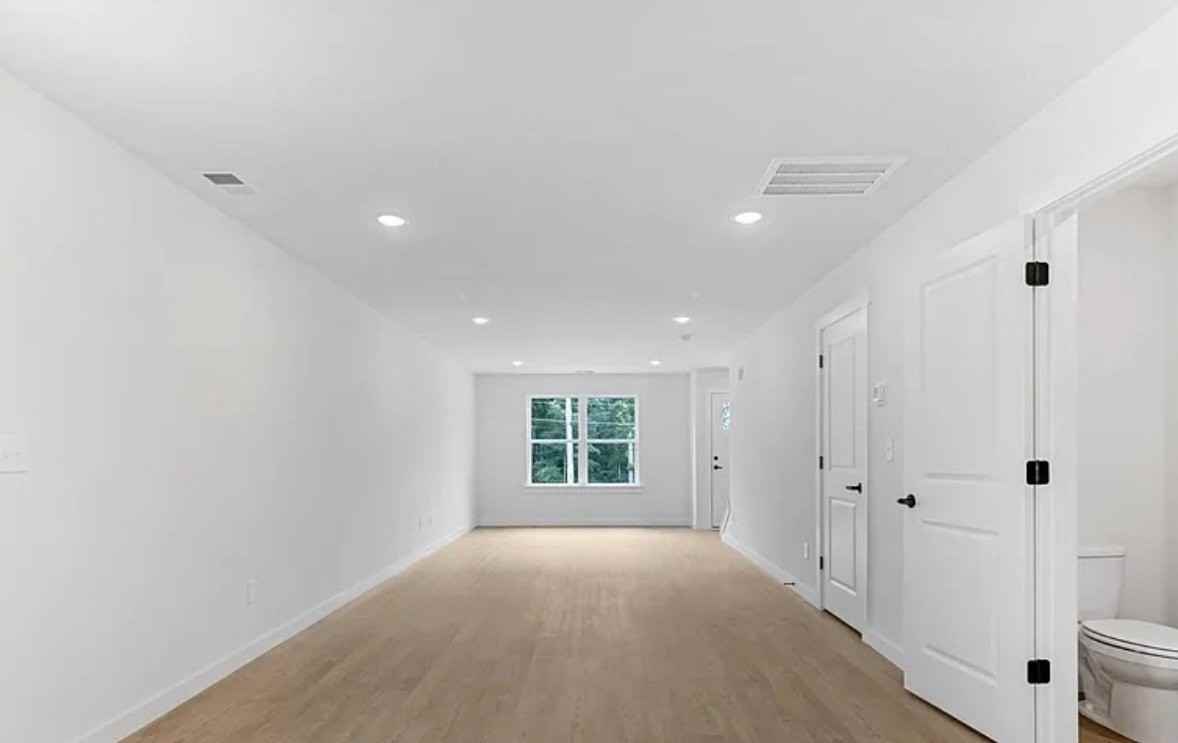 1038 12th St Ne - Photo 3 of 10