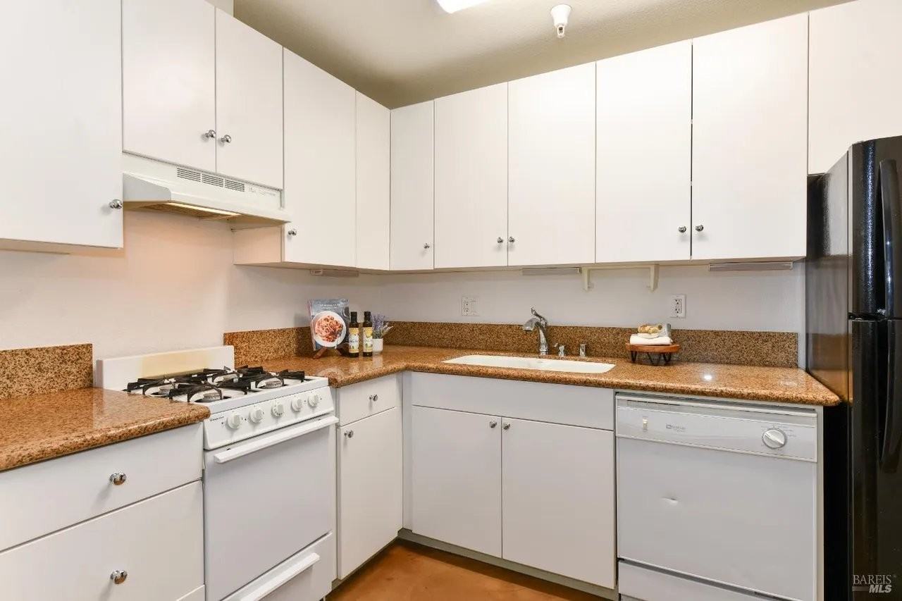 130A Valley Oak Dr #A - Photo 2 of 6