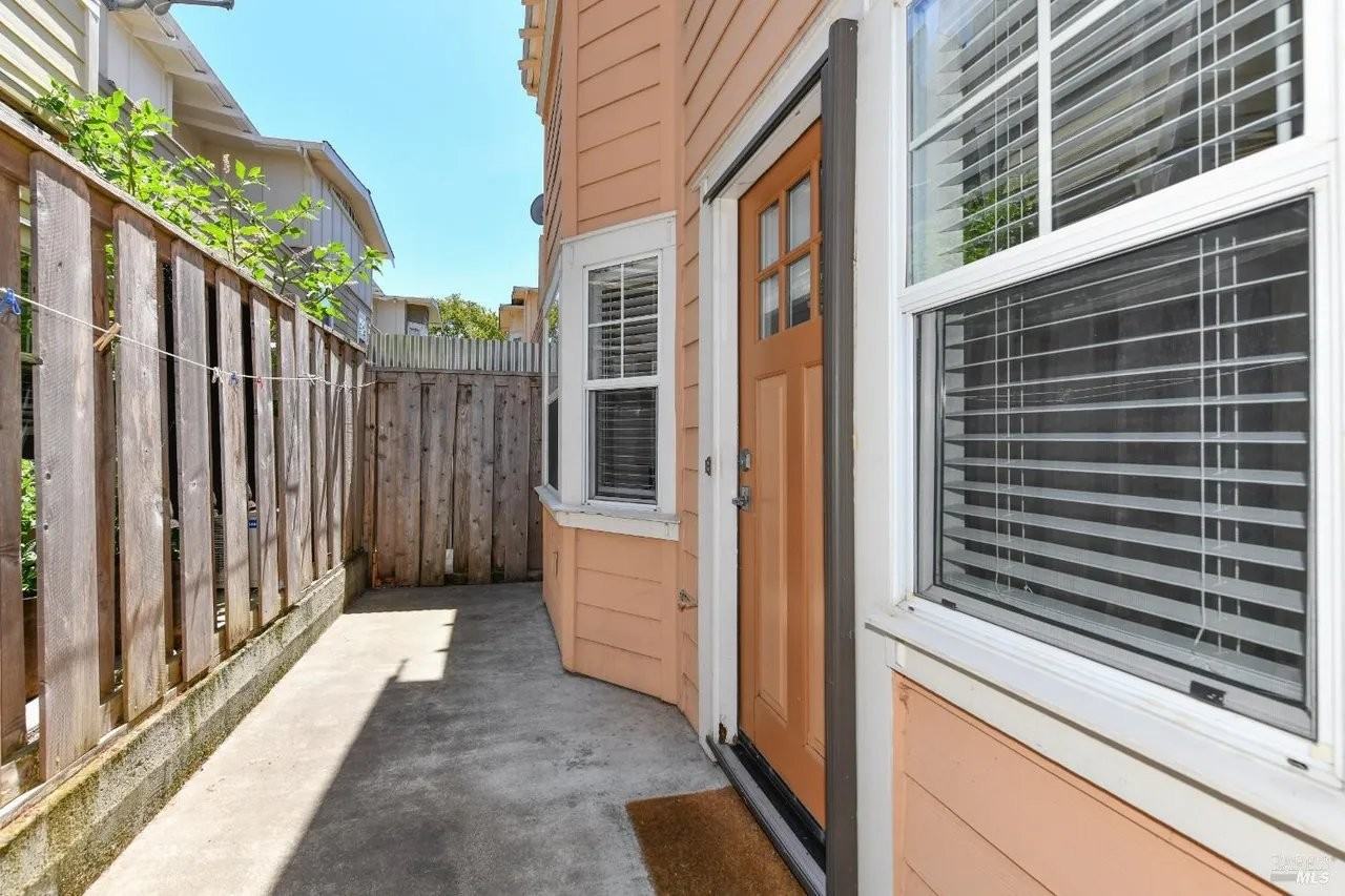 130A Valley Oak Dr #A - Photo 6 of 6
