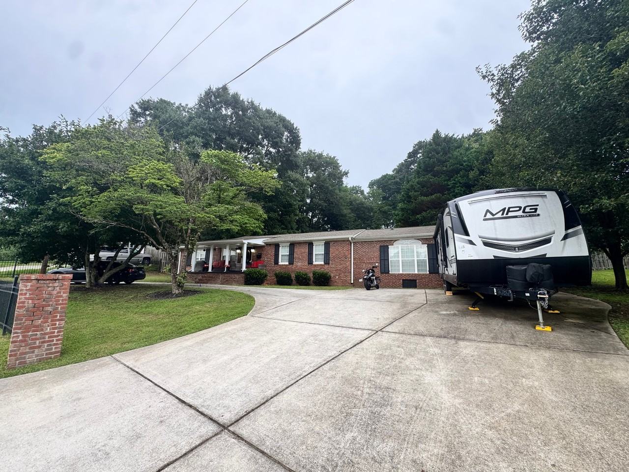 212 Victory Dr - Photo 2 of 13