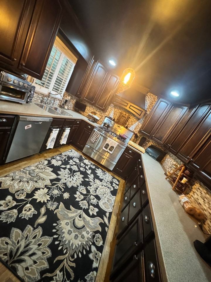212 Victory Dr - Photo 3 of 13