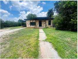 featured image of 704 E 19th St