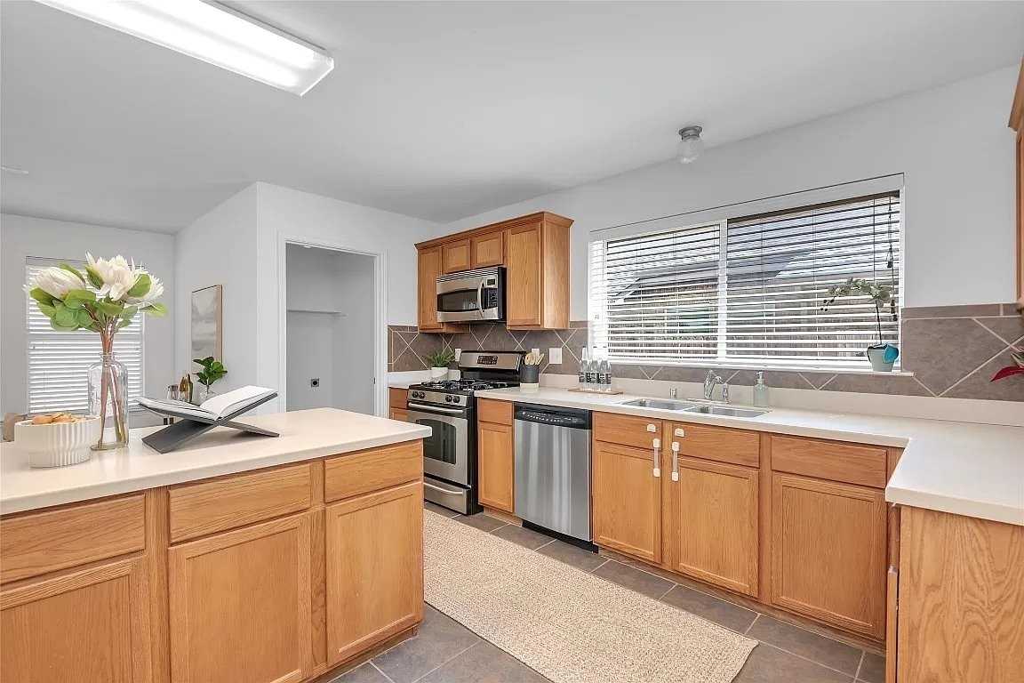 9308 Liberty Crossing Dr - Photo 4 of 25