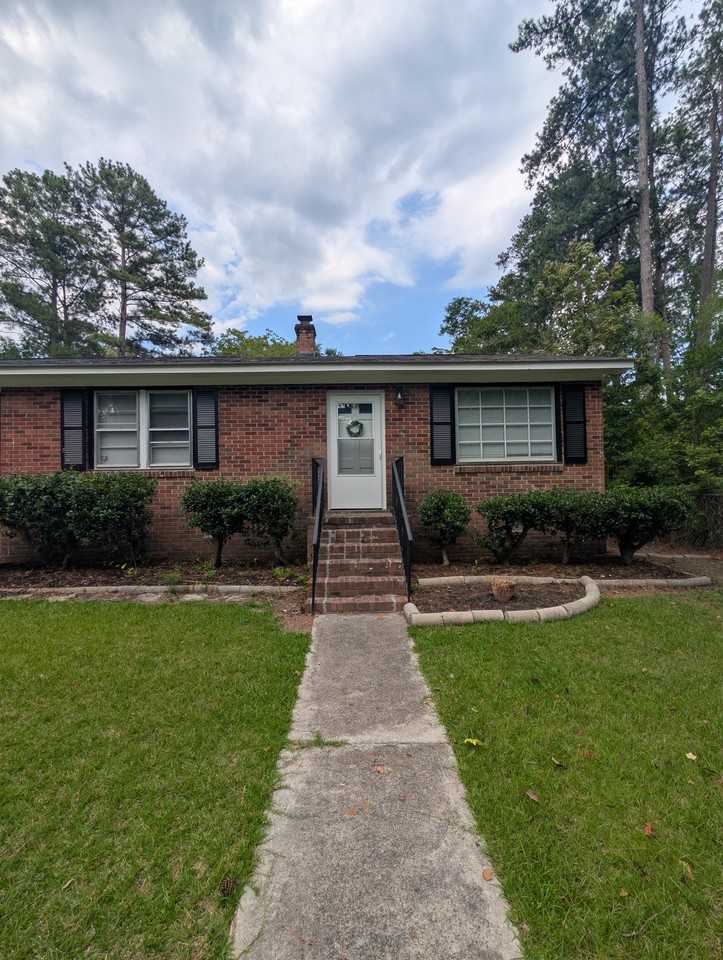 1013 Pinelane Rd - Photo 2 of 20